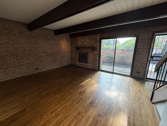 Building Photo - 1201 W Belden Ave