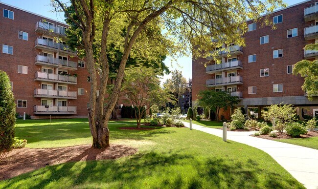Building Photo - 15 Edmands Rd