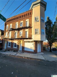 Building Photo - 1039 Mechanic St