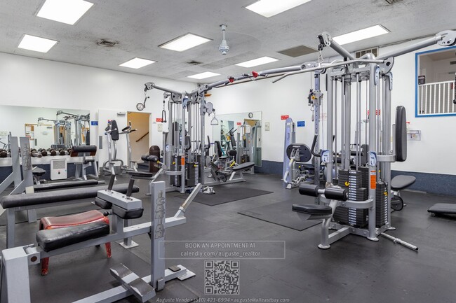 Building Photo - Largest 2-Bedroom at Watergate w/ Walk-in ...