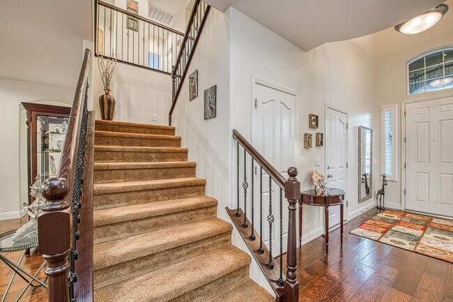 Building Photo - Spacious Home on Oversized Lot with Pool and Solar!