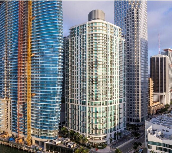 Primary Photo - 300 S Biscayne Blvd