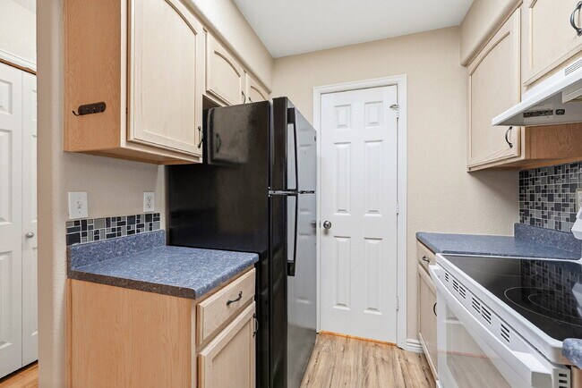Building Photo - $2,140.95 with $300 off the first month's rent, 2 Beds - 2 Bath, Single Family Home in Centennial...