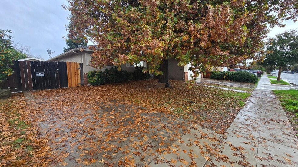 Building Photo - 4184 N Briarwood Ave