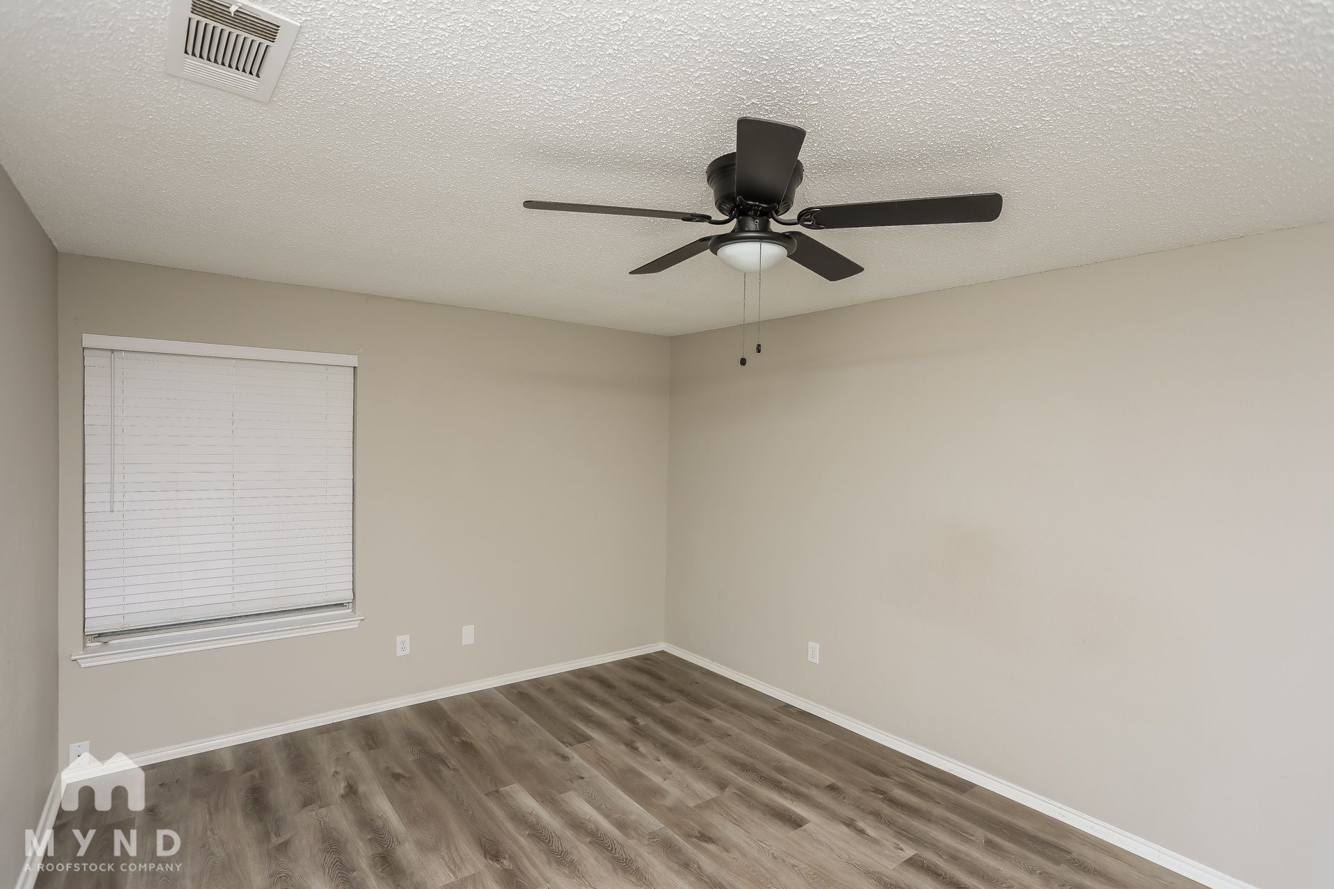 Building Photo - 605 Raven Dr