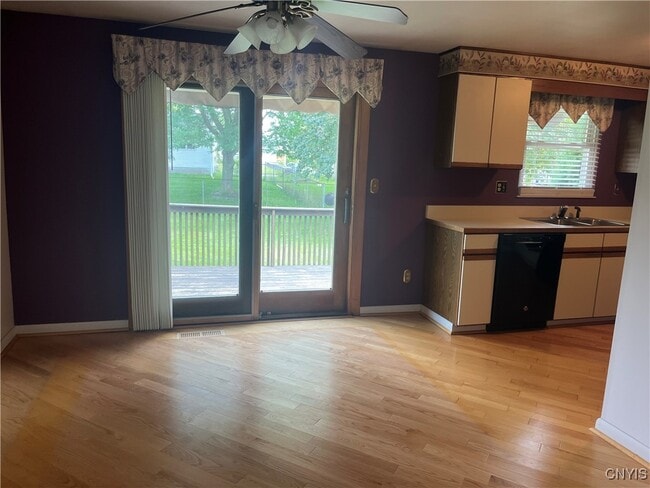 Building Photo - 8180 Mantova Dr
