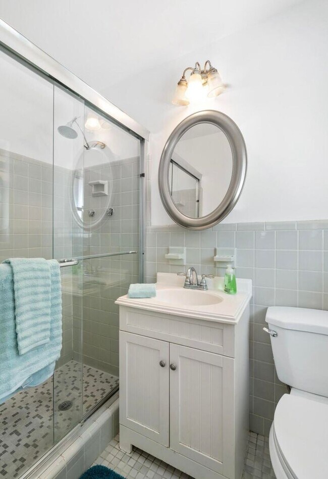 Building Photo - 549 Fairwind Dr
