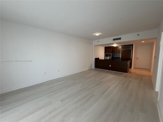 Building Photo - 475 Brickell Ave