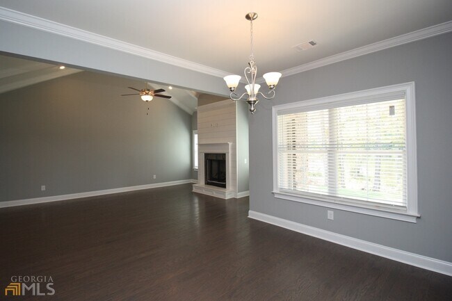 Building Photo - 417 Lakeview Way