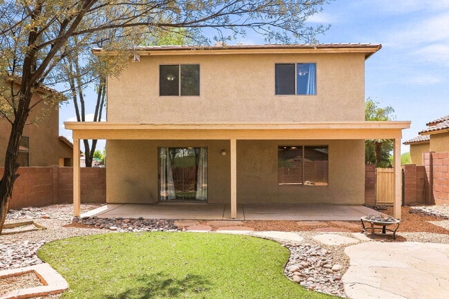 Building Photo - 2426 W Silverbell Tree Dr