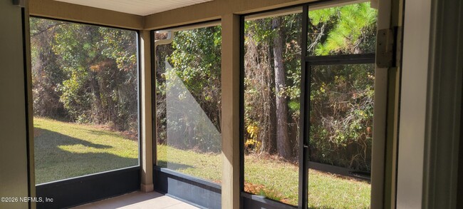 Building Photo - 496 Walnut Dr