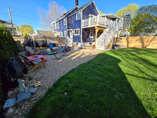 Shared backyard - 6 Munroe St