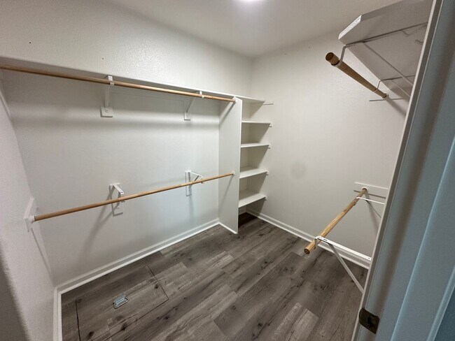 Building Photo - MOVE IN SPECIAL!! DEPOSIT MOVES YOU IN!!!