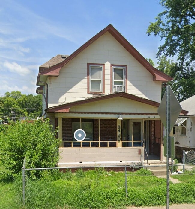 Building Photo - 3 bed 2 bath