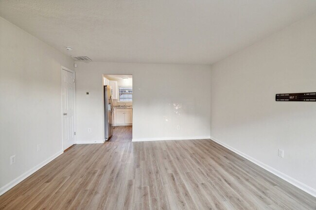 Building Photo - 4206 Drake Ct