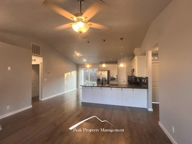 Building Photo - 2070 Kelly Dr