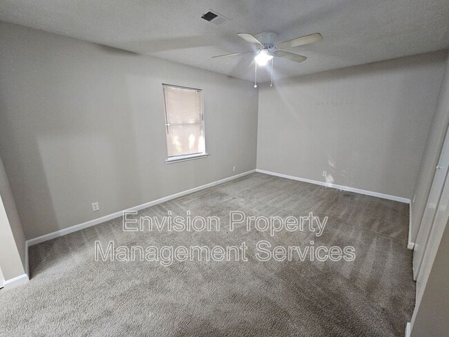 Building Photo - 2987 Medina Dr