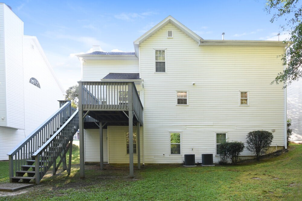 Building Photo - 655 Simon Ive Dr