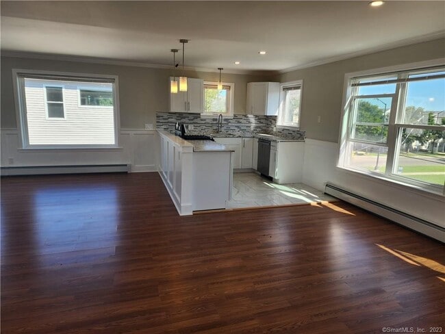 Building Photo - 126 Downing St