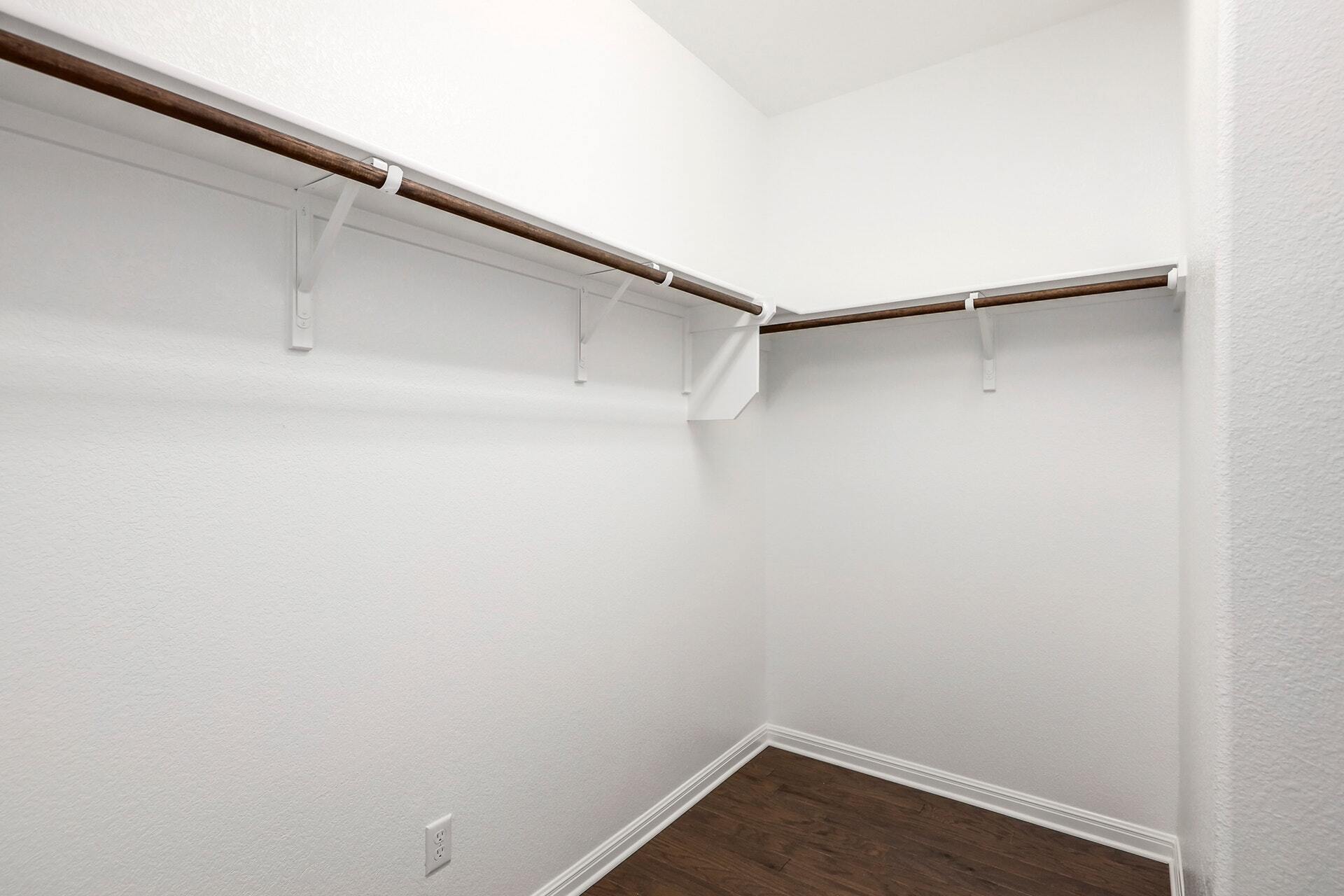 Master closet - 17325 Alturas Ave