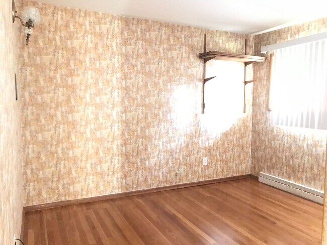 Building Photo - South Hill Charm