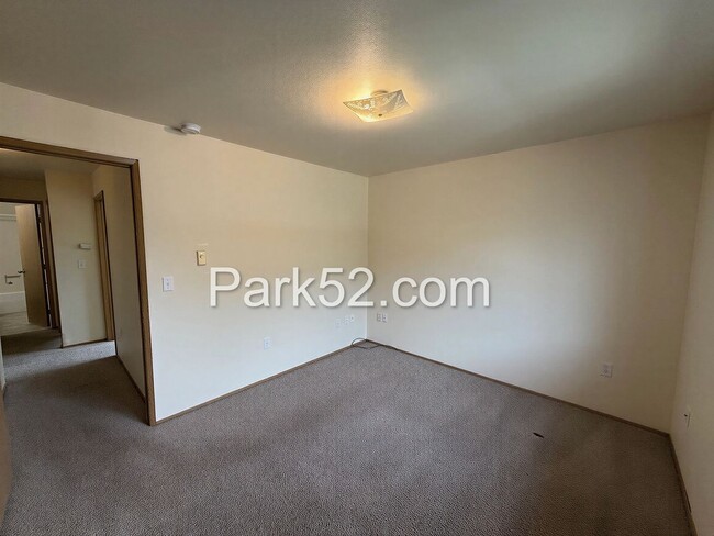 Building Photo - Tacoma 3 Bedroom Townhome