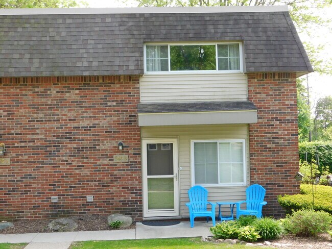 Primary Photo - 543 Longshore Dr