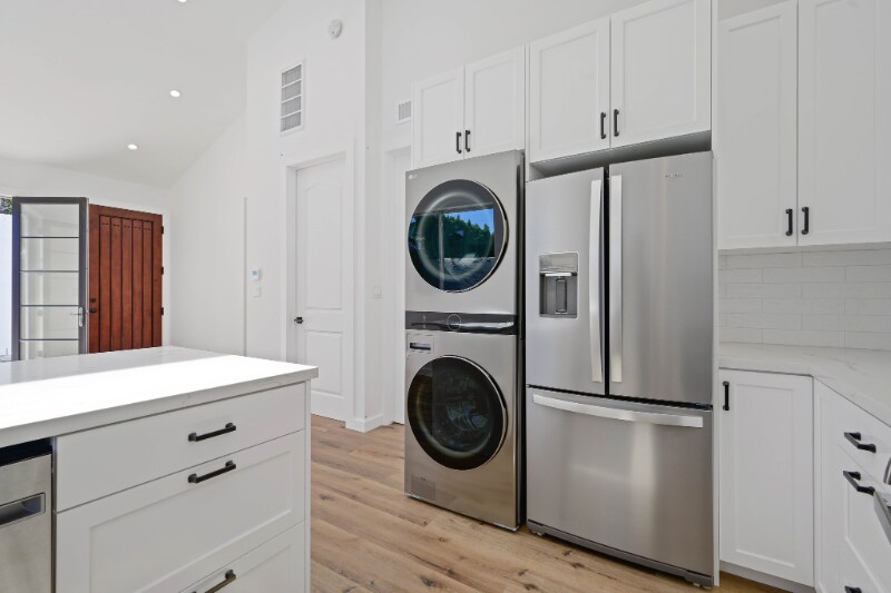 Building Photo - 5044 1/2 Hartwick St