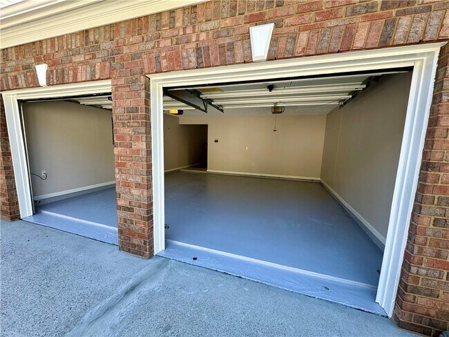 Building Photo - 3205 Northcliff Dr