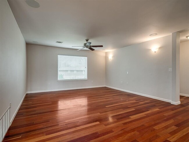 Building Photo - 8 South Ave