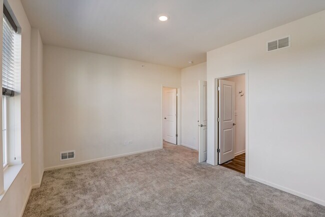 Building Photo - 2924 Reflection Dr