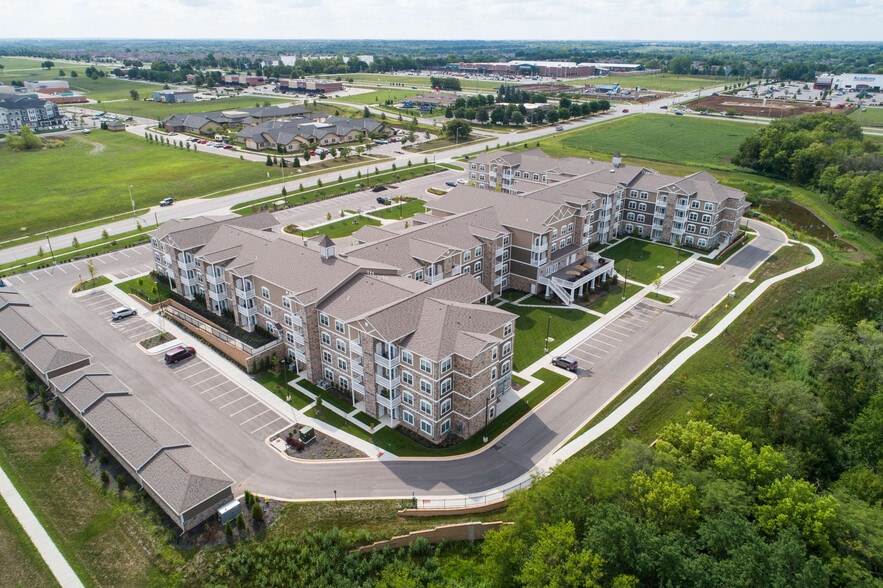 Building Photo - Estates on Greenwood