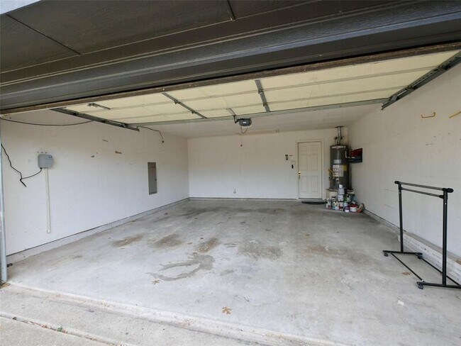 Building Photo - 4502 Highlands Dr