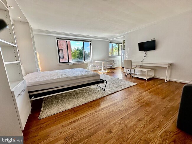 Building Photo - 5112 MacArthur Blvd NW