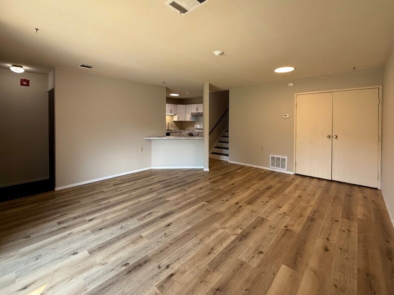 Building Photo - 9028 N Park Plaza Ct