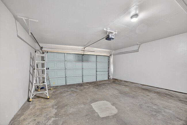 Building Photo - 3205 Carverly Ave