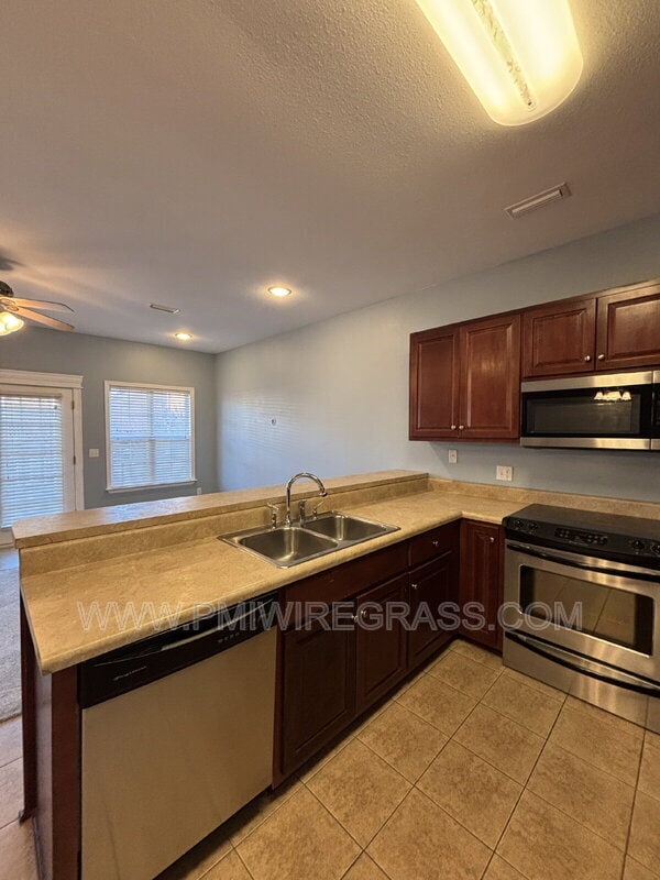 Building Photo - 108 Peregrine Way