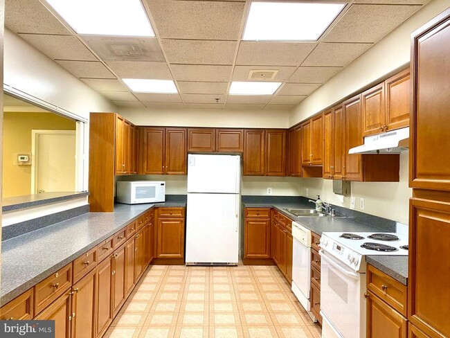 Building Photo - 3210 N Leisure World Blvd