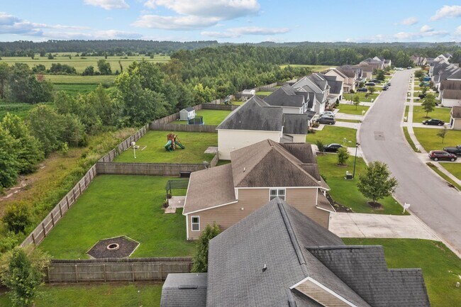 Building Photo - 4 Bedroom Home in Carolina Plantations!