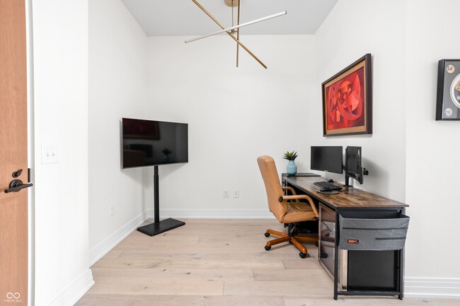 Building Photo - 877 N East St