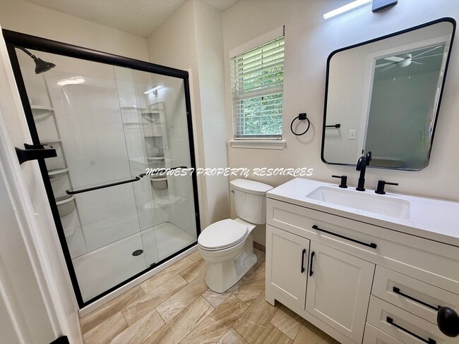 Building Photo - Beautifully Updated 3 Bed, 2 Bath Split-Level Home with Finished Basement