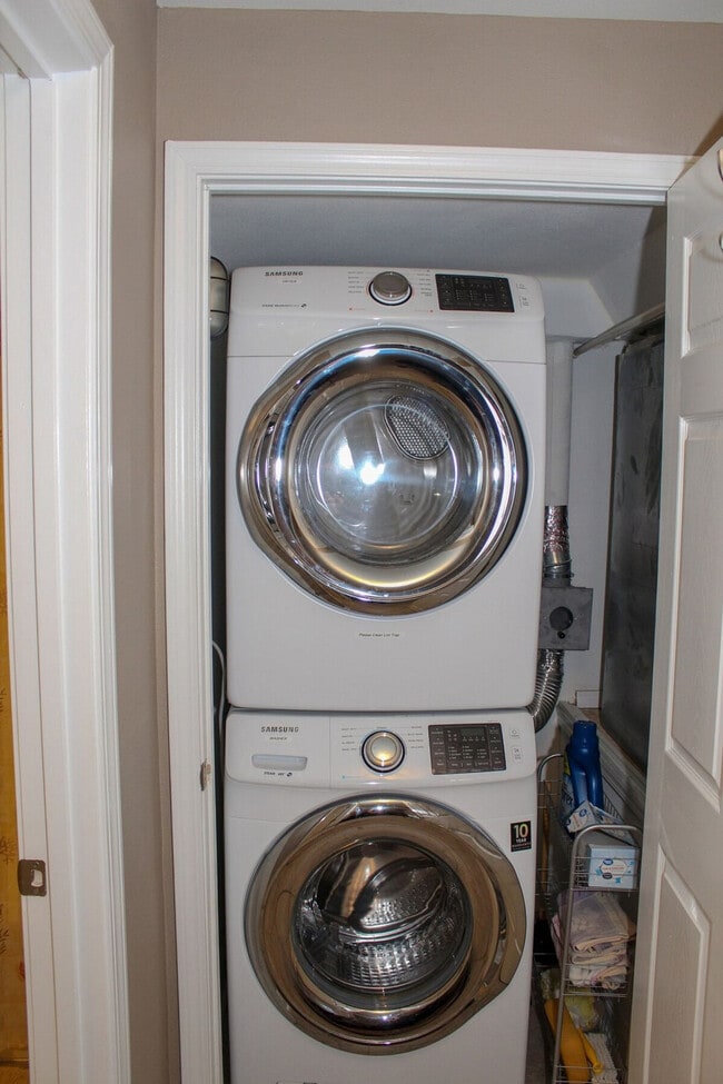 Building Photo - 2046 Beach Blvd