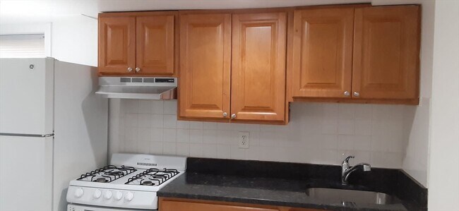 Building Photo - 104 Beacon St