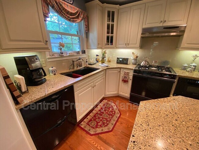 Building Photo - 4724 Coach Hill Dr