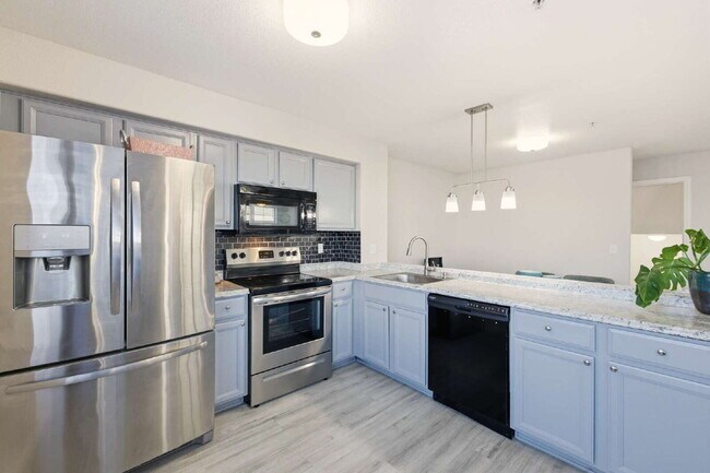 Building Photo - "Spacious 3-Bedroom Haven with 2.5 Baths in Aurora – 1,860 Sq Ft of Comfort and Style!"