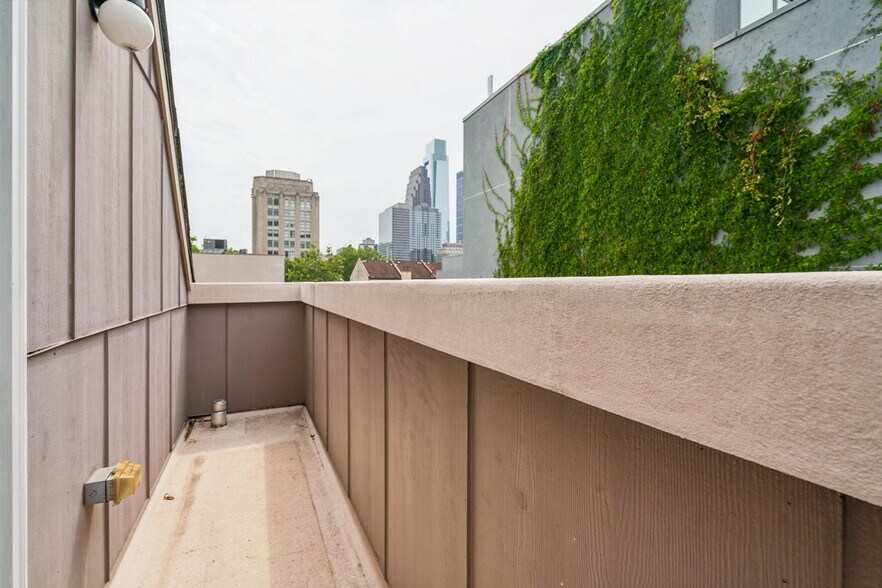 Building Photo - 2228 Summer St