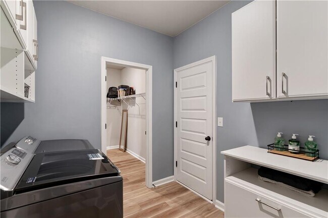 Building Photo - 263 Osier Dr