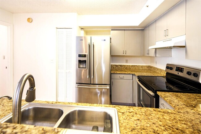 Building Photo - 4808 N State Rd 7