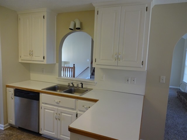 Building Photo - 534 Matthew Dr