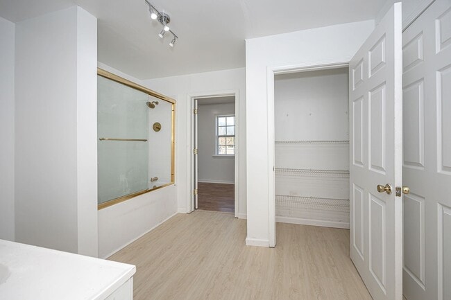 Building Photo - ADORABLE HOME FOR RENT